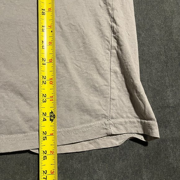 CN Tower Embroidered Grey Medium T (fits S) - Picture 4 of 5